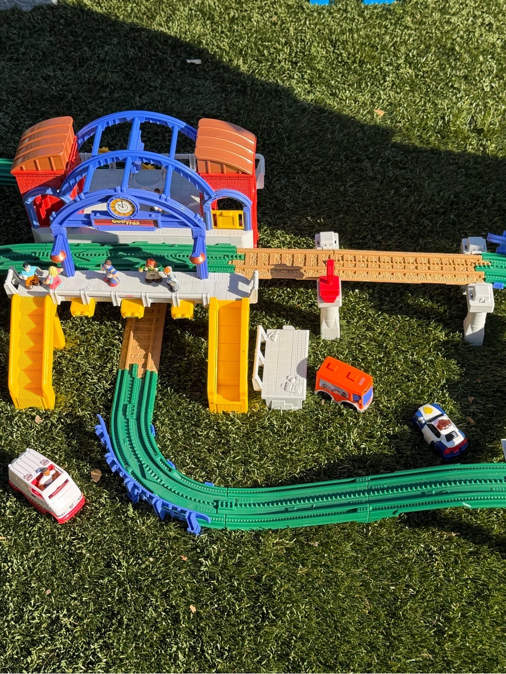 Fisher-Price GeoTrax Grand Central Station with Track Action Figures & Props